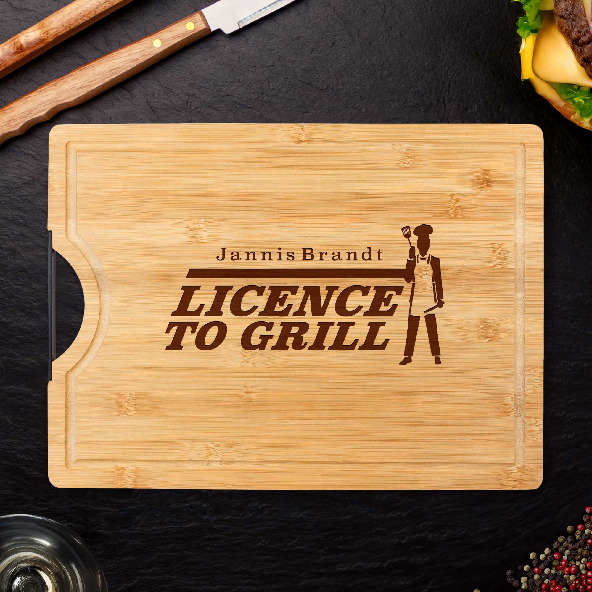 Bambusholz Grillbrett mit Metallgriff - Licence to Grill