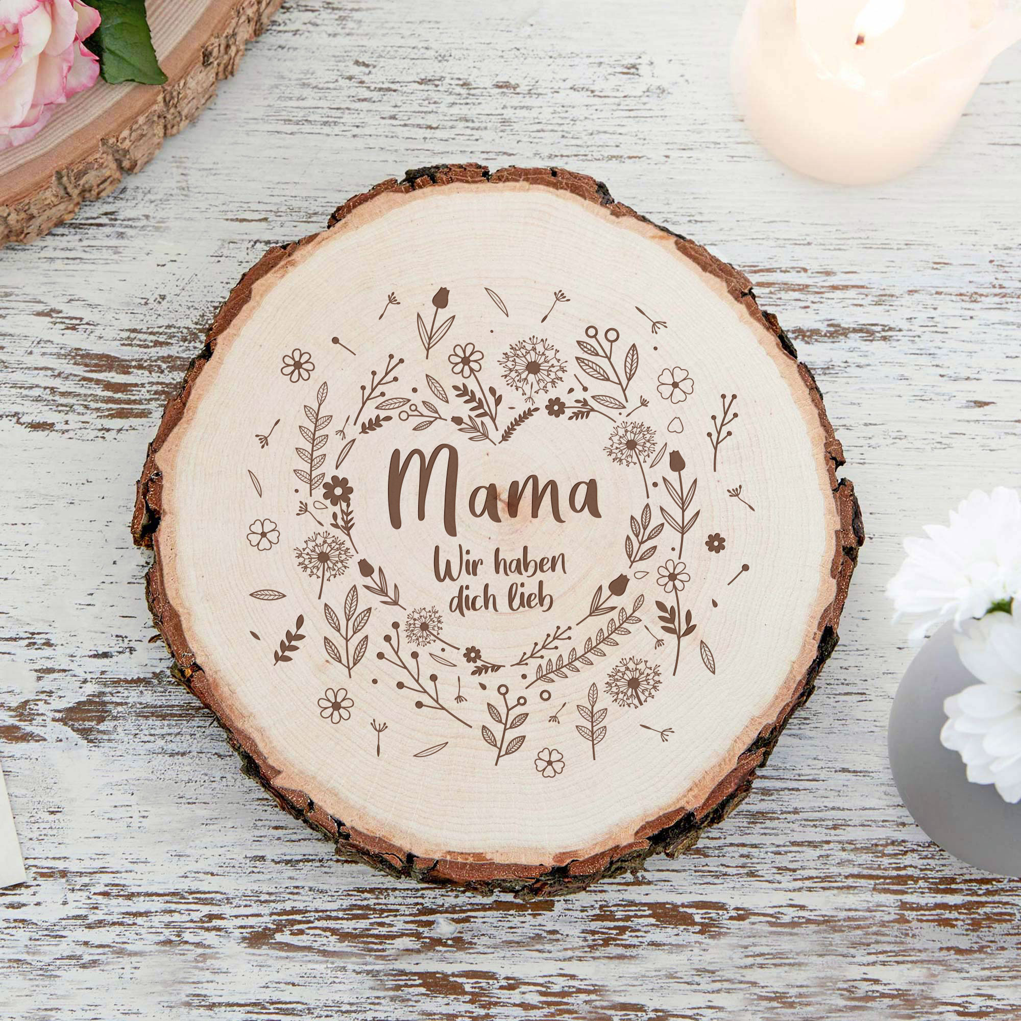 Baumscheibe mit Blumenherz Gravur für Mama