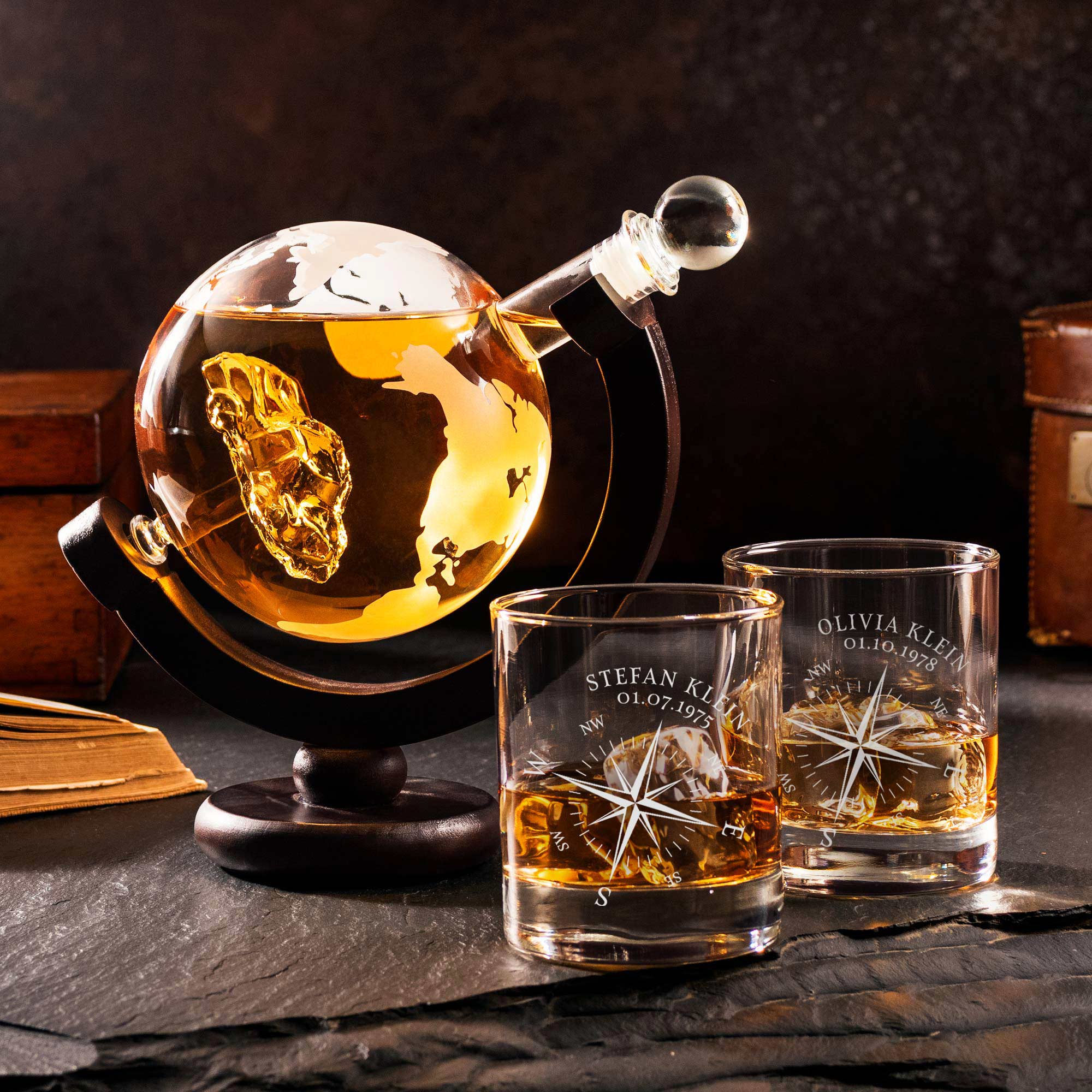 Whiskyset - Karaffe Globus mit Auto und 2 Whiskygläser - Kompass - Personalisiert