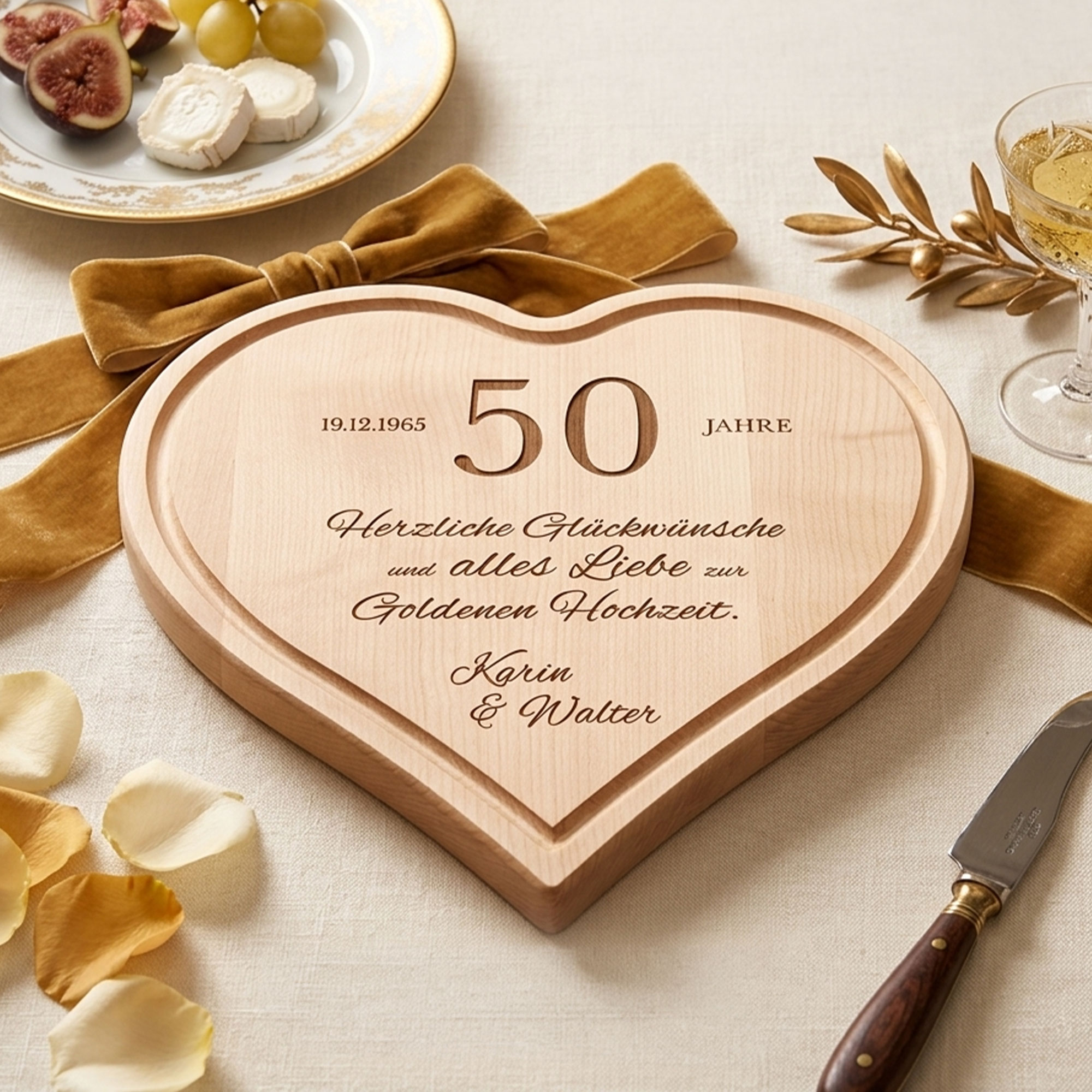 Herzbrett mit Gravur Glückwünsche zur Goldhochzeit - Personalisiert