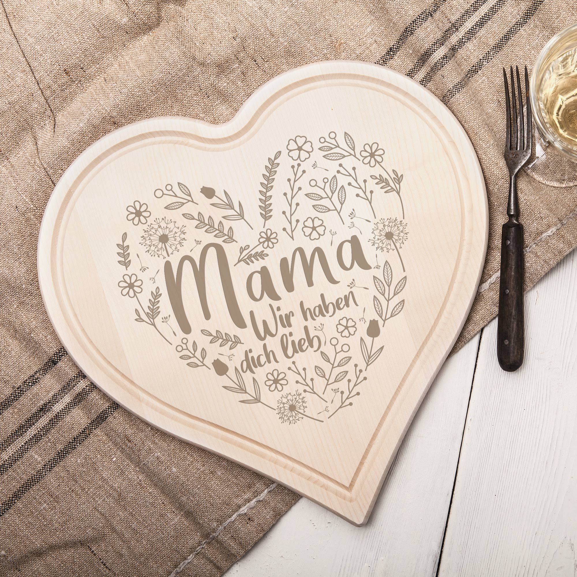 Herzbrett mit liebevoller Gravur Mama wir haben dich lieb