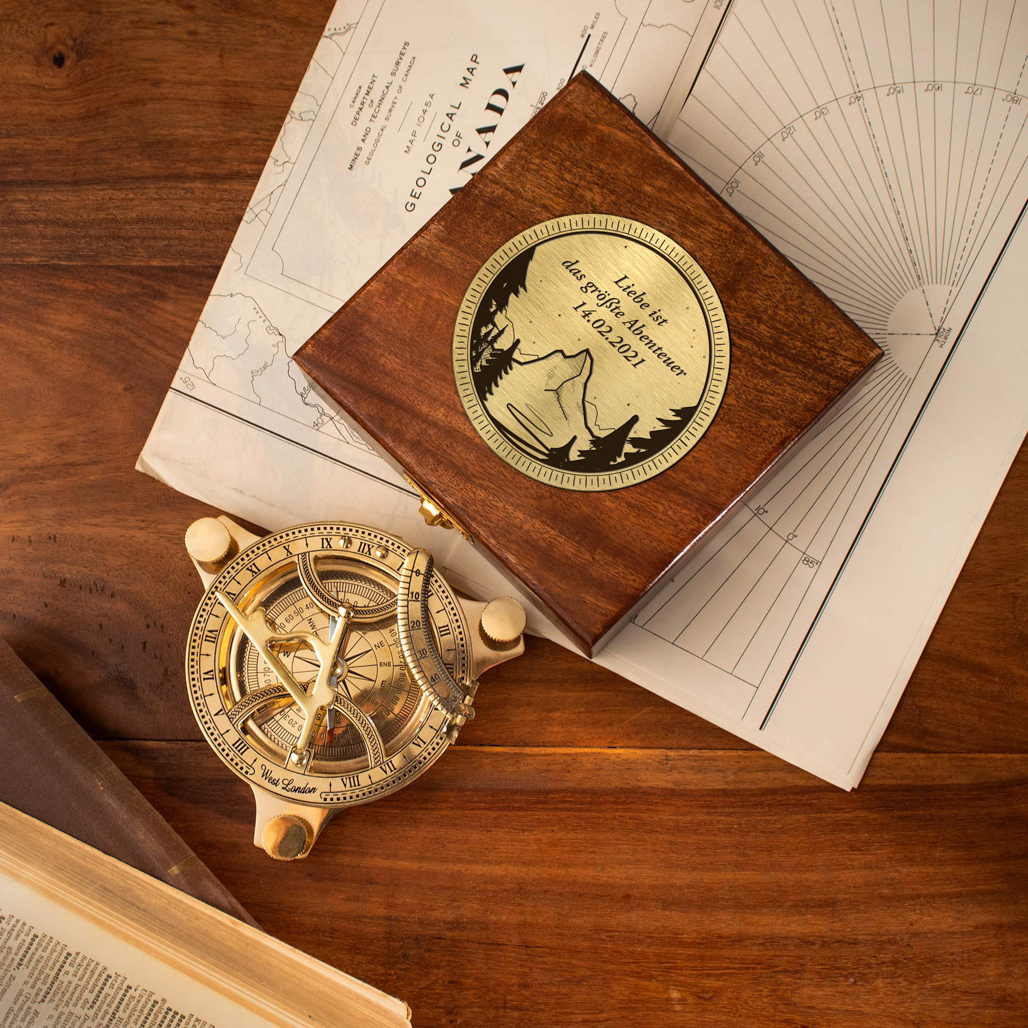 Nostalgische Kompass Sonnenuhr in Holzbox mit Gravur