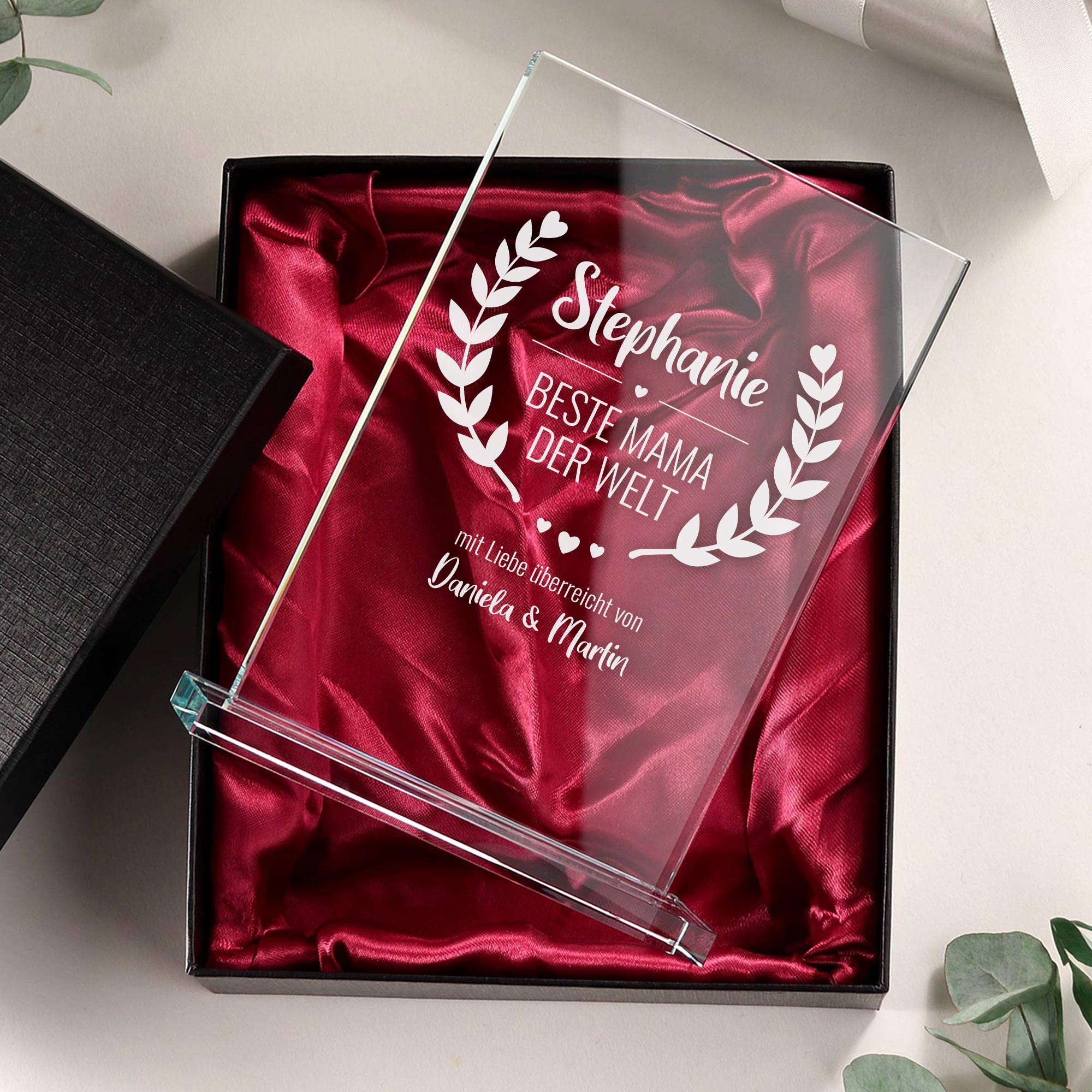 Auszeichnung für die Beste Mama - personalisierter Pokal aus Glas, Glastrophäe zum Muttertag, Glaspokal mit Gravur für Mutti als edle Glasdeko